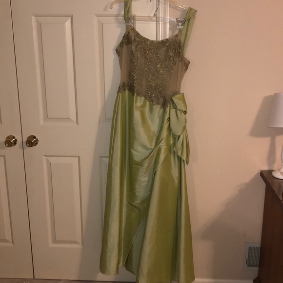 GORGEOUS Mon Cherie size 8 gown with clutch - Picture 2 of 15
